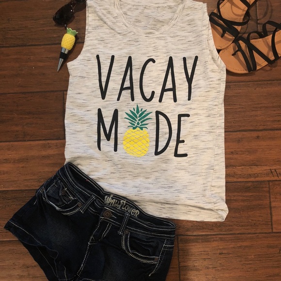 Vacay mode tank🍍 - Picture 2 of 3